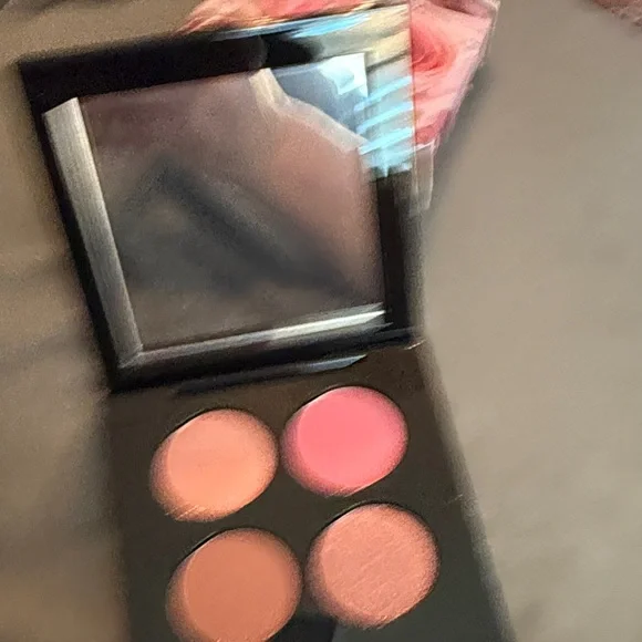 Pat McGrath Divine Rose Luxe Quad Eyeshadow - Picture 2 of 2